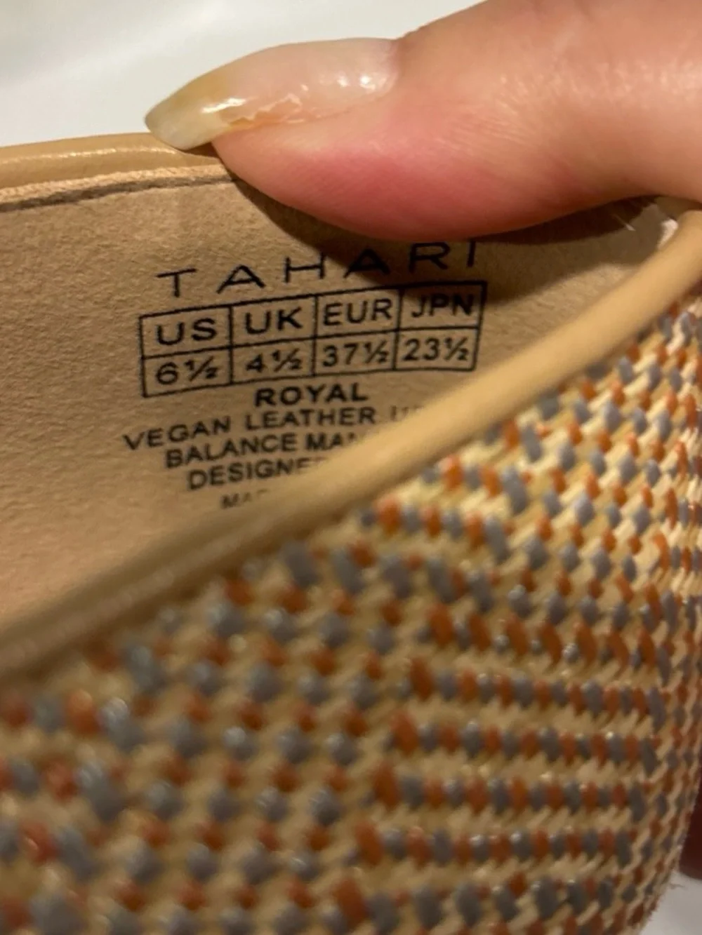 Tahari Royal women’s loafer flats apricot vegan leather slip ons size 6.5